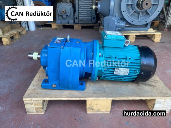 5.5 HP 90 Devir Helisel Ayaklı Redüktör